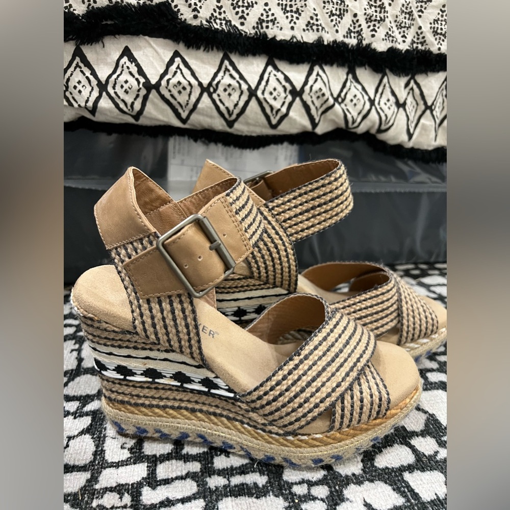 Now or never wedges size 7